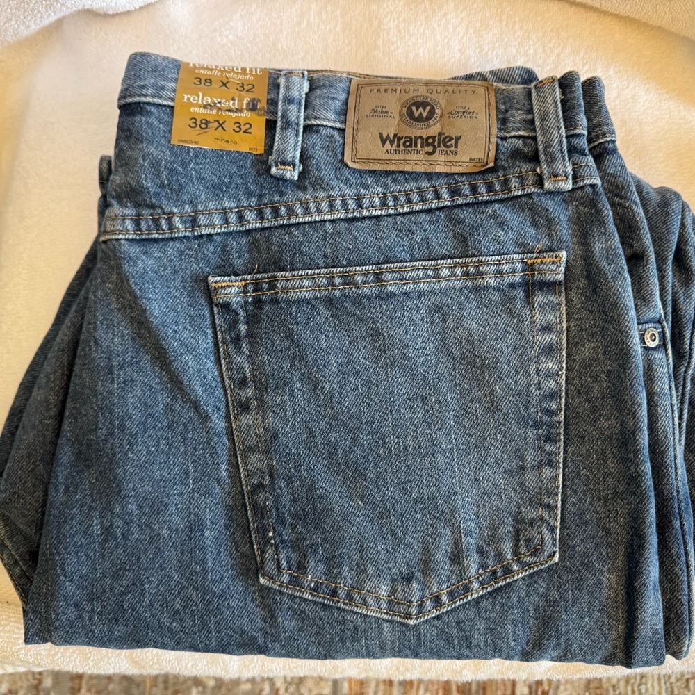 Wrangler Men’s Relaxed Fit Denim Jeans - Medium Blue